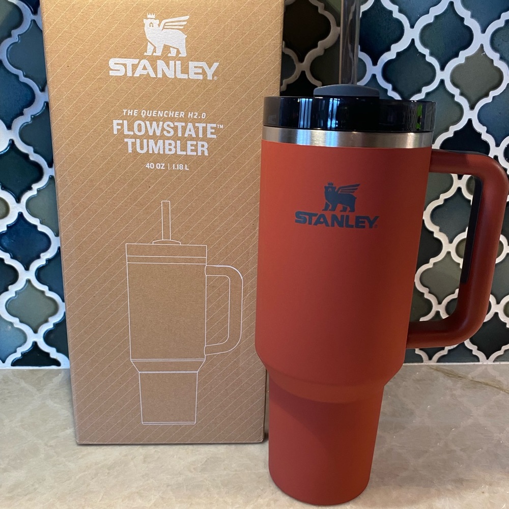 The Quencher H2.0 FlowState™ Tumbler (Soft Matte) | 40 OZ Red Rust
